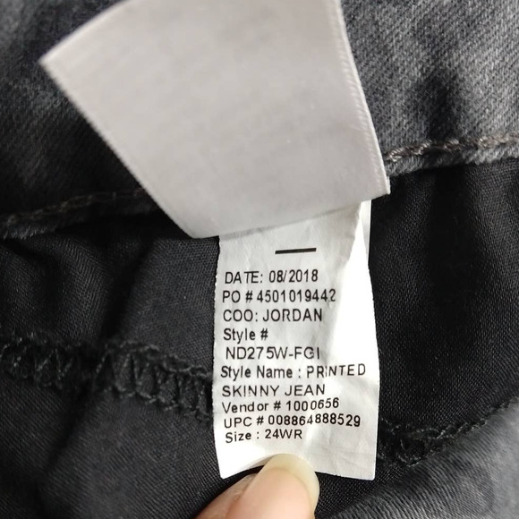 New Directions Leopard Print Gray Curvy Skinny Jean sz 24W - Picture 15 of 16